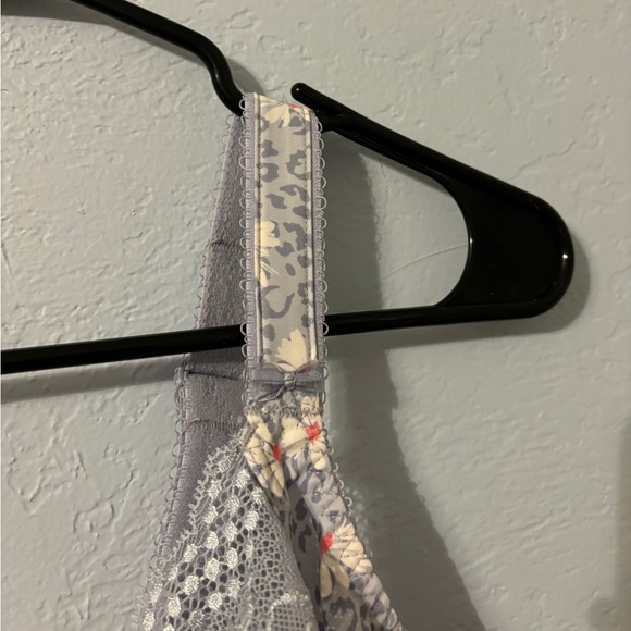 Pastel purple leopard and daisy lace elomi bra, size 38 h - Picture 5 of 9